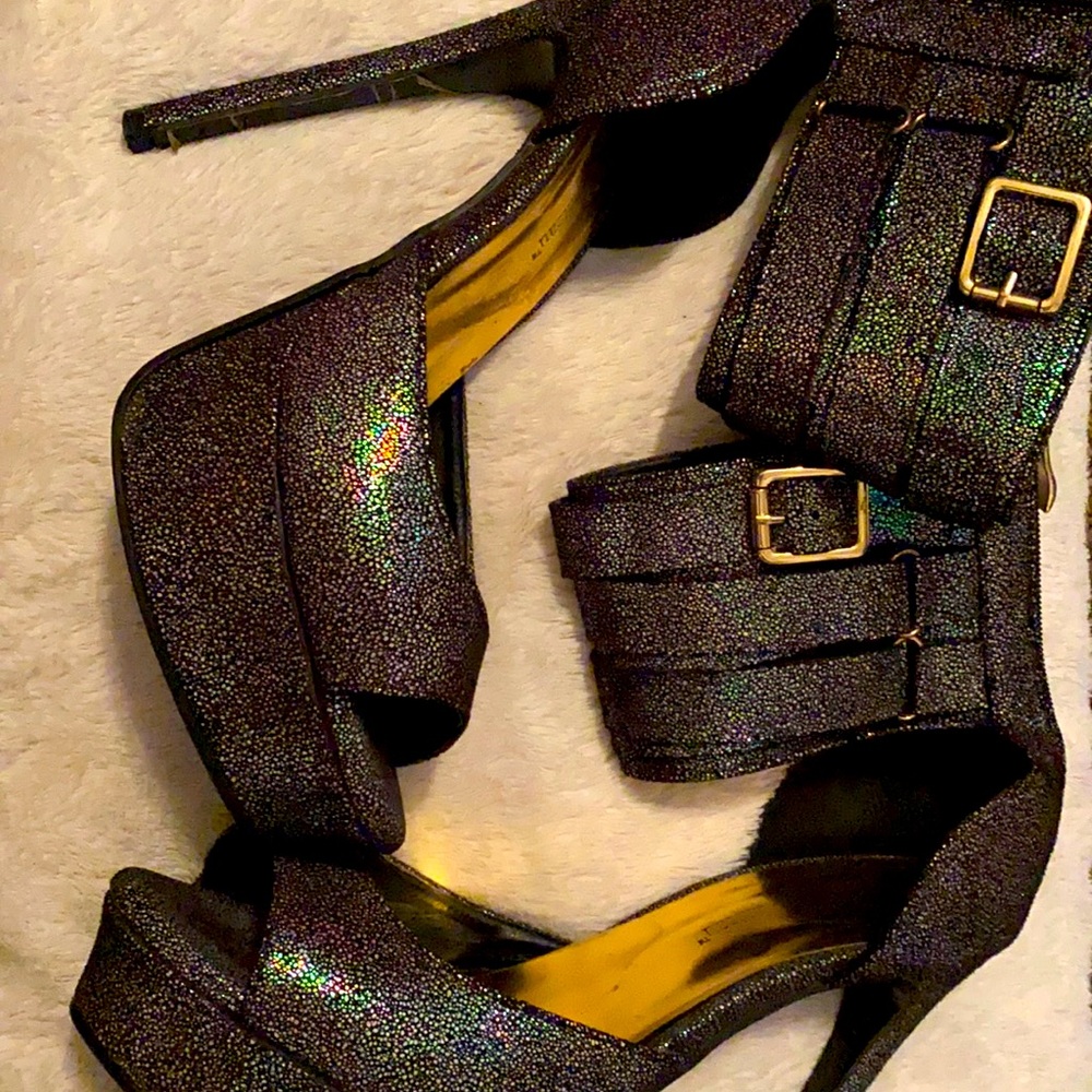 Heels - Picture 3 of 4